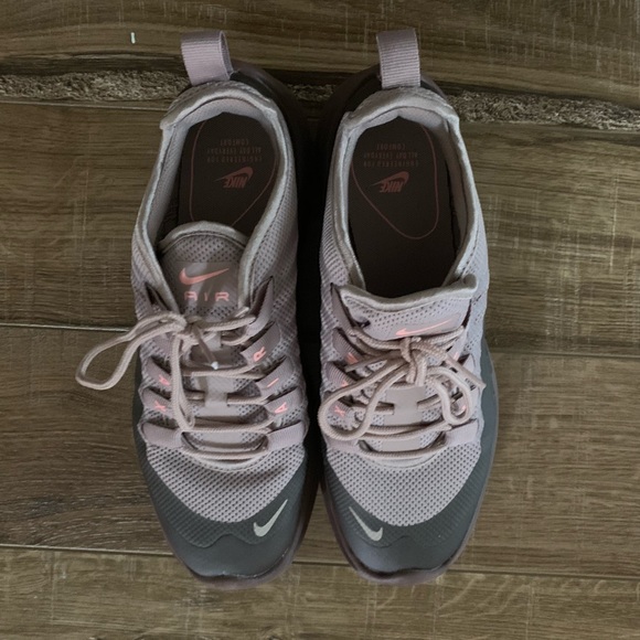Womens Nike Air Max Axis - Picture 2 of 2